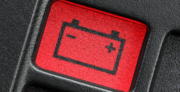 Picture of battery light how to prevent your car battery from dying in winter / que faire pour éviter que votre batterie se décharge cet hiver