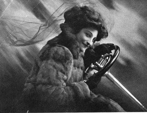 Dorothy Levitt par Foultsham et Aufield TLD