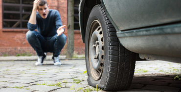 Picture of how to fix a flat tire comment reparer un pneu creve