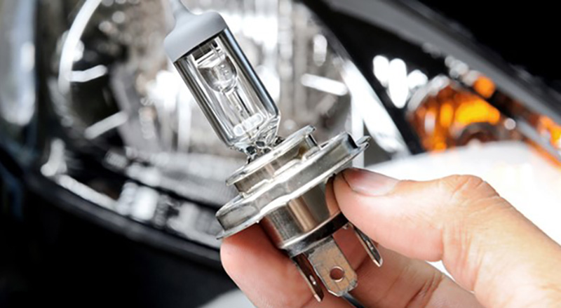 Comment remplacer une ampoule de phare - NAPA Pièces d'auto